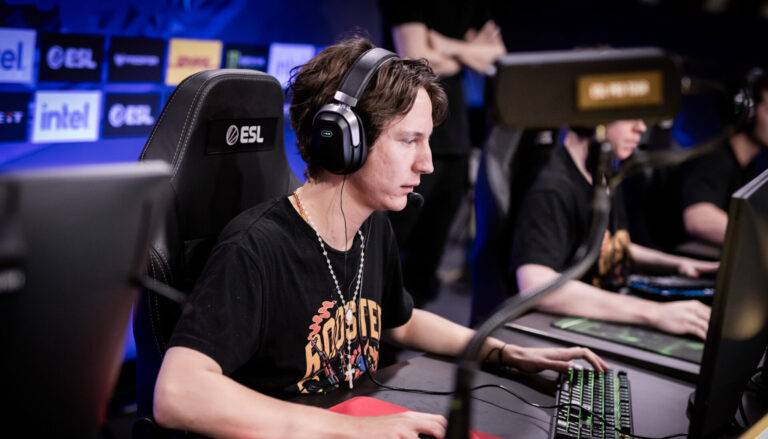 Sashi Sign chelleos and Reset VRS in Bid for the Singapore Major
