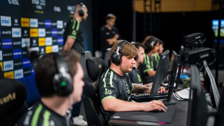 akofocus revealed details about BC.Game: cobrazera, electroNic, and s1mple