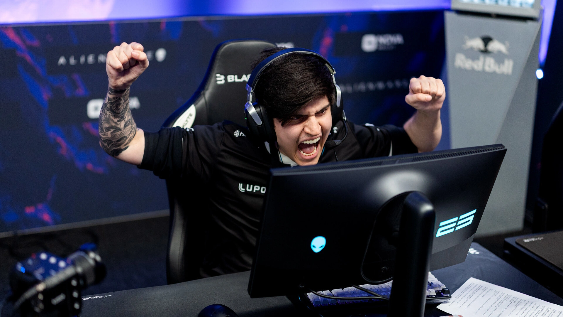 Three Elimination Wins: Legacy, paiN и MOUZ остаются в игре на BLAST.tv Major