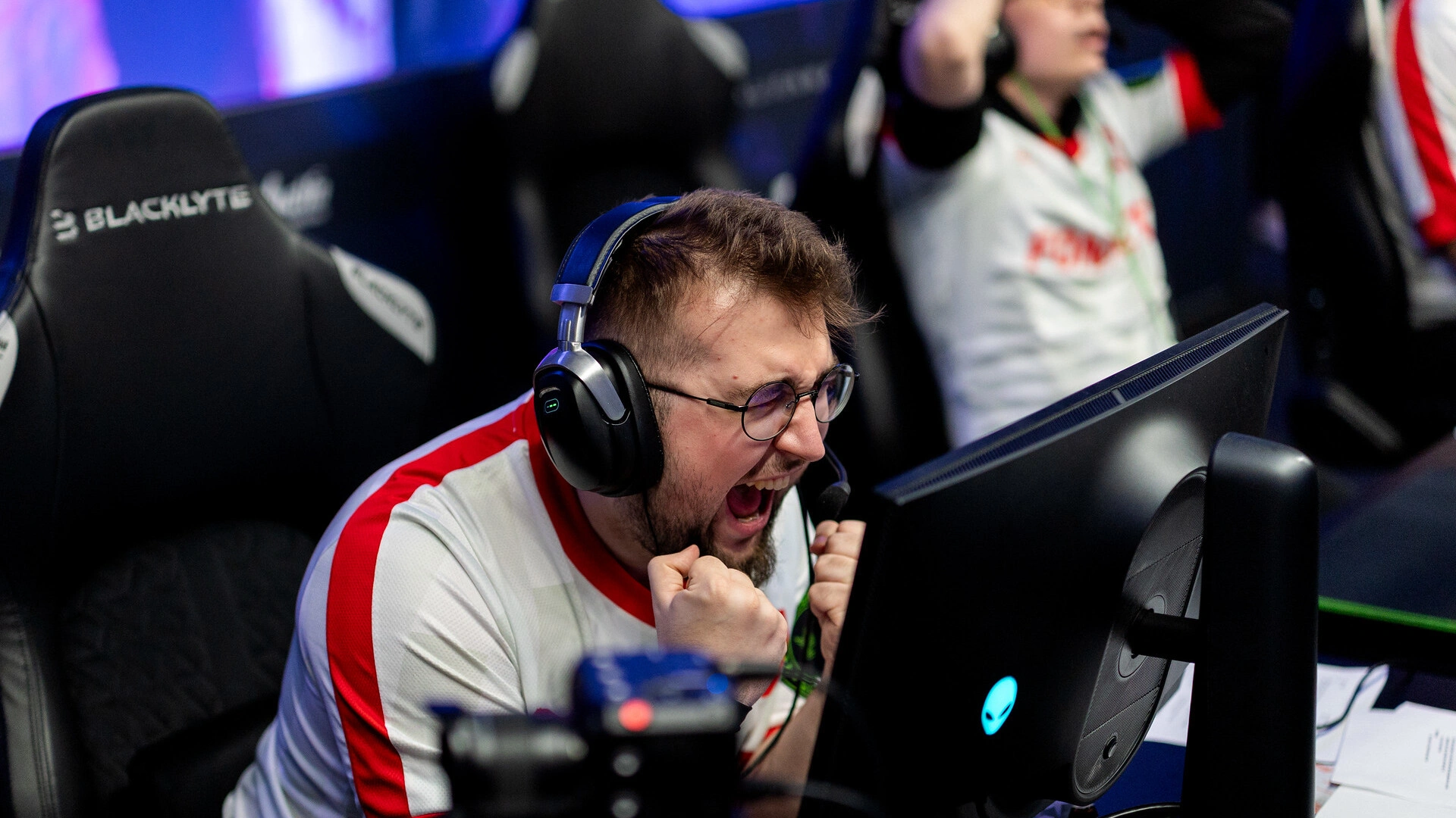 MOUZ defeat NAVI on the road to IEM Cologne playoffs, iM shines