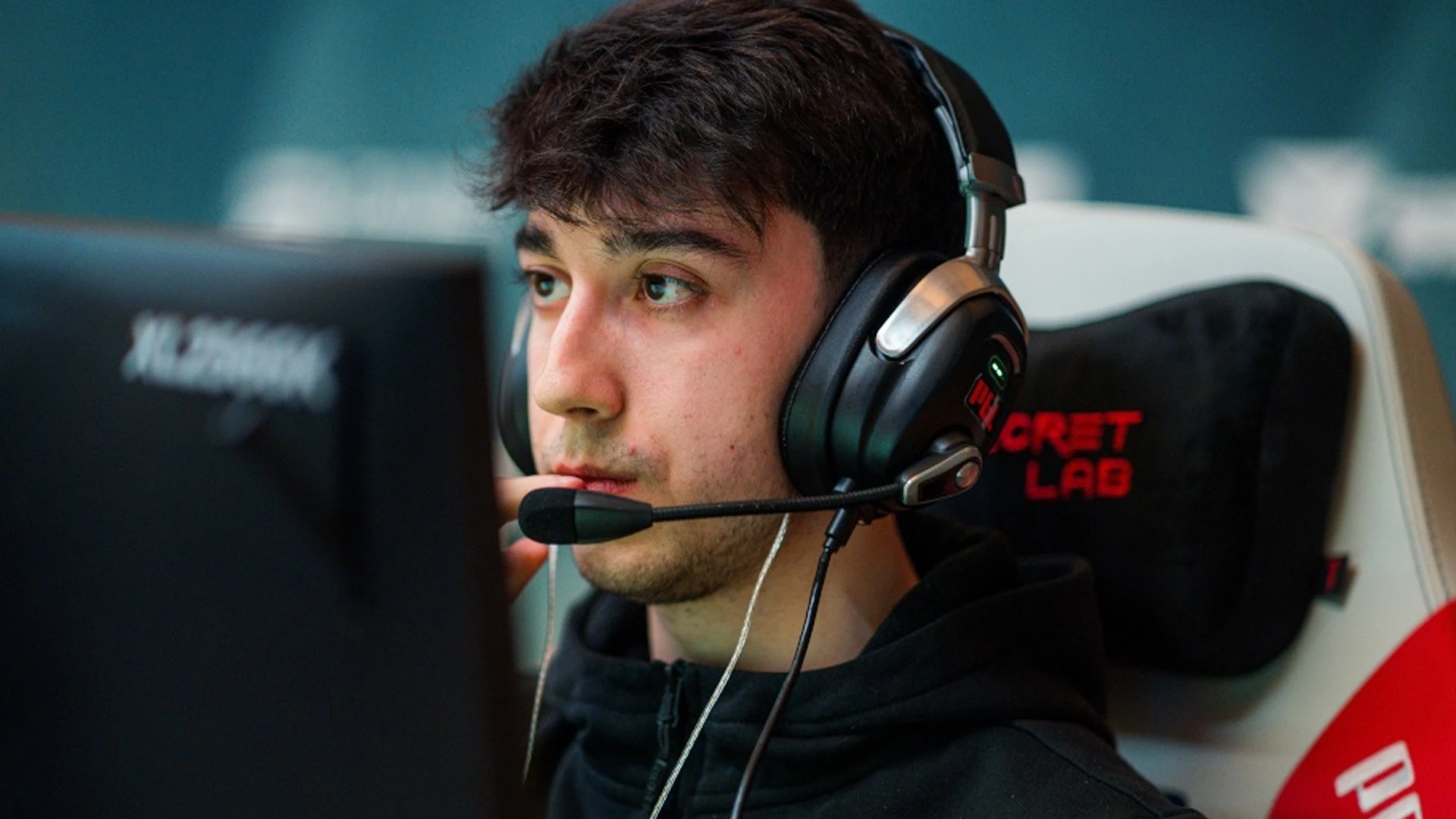 9z bid farewell to MartinezSa and adamS: roster reduced to three active players