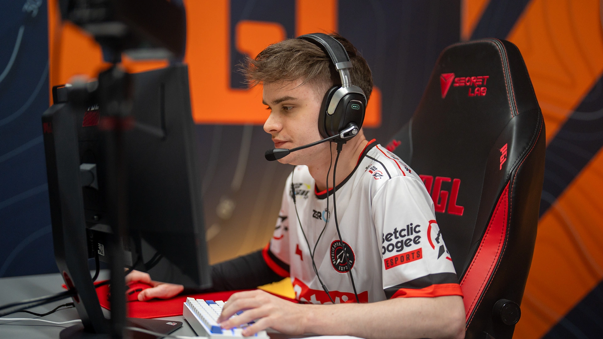 FaZe Clan officially sign Polish talent jcobbb