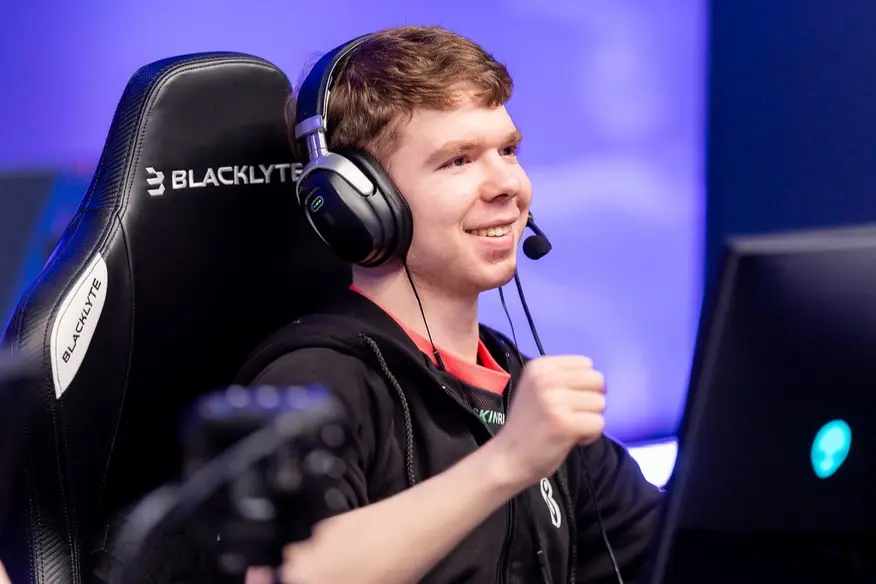 B8 bat OG 2:1 et reste en lice à la StarLadder StarSeries Fall 2025