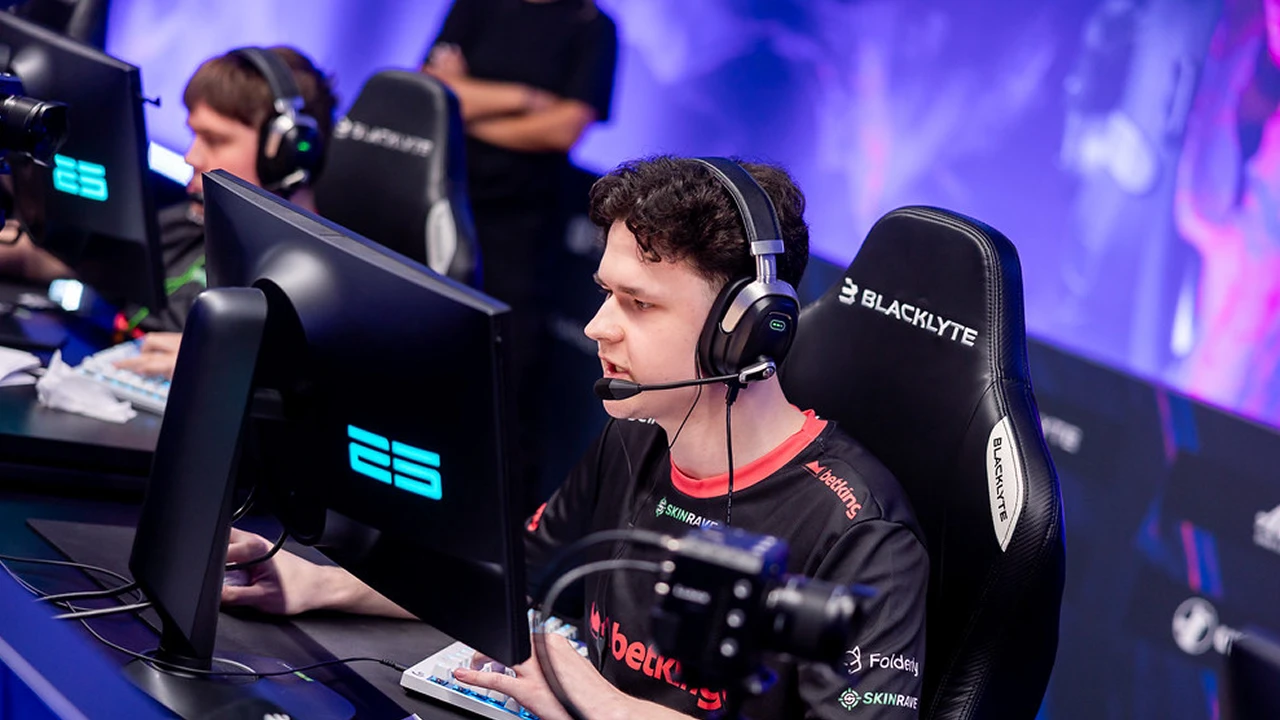 PARIVISION écrase B8 et se qualifie pour la demi-finale supérieure de la StarSeries Fall 2025