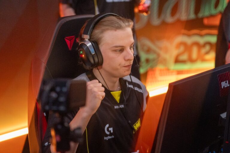 NAVI defeats 9INE 2:1 and advances to the semifinals of StarLadder Starseries Fall 2025