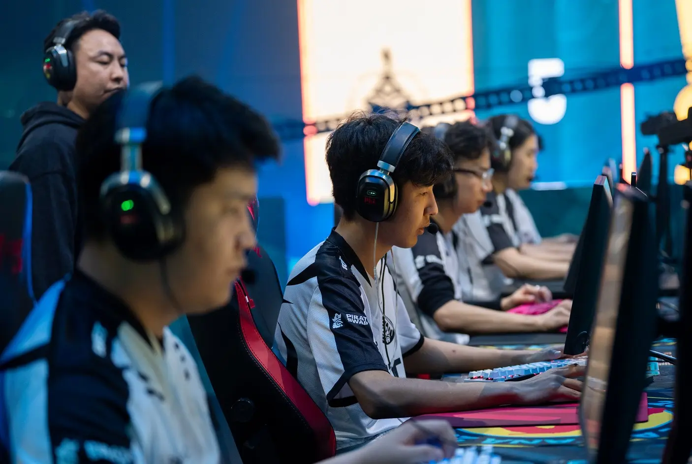 The MongolZ bat G2 2:1 et atteignent les demi-finales de FISSURE Playground 2