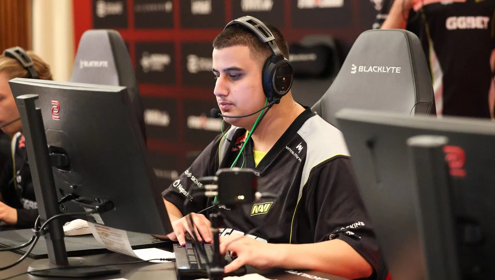 Natus Vincere defeats Aurora 2–1 and advances to the Thunderpick World Championship 2025 semifinals