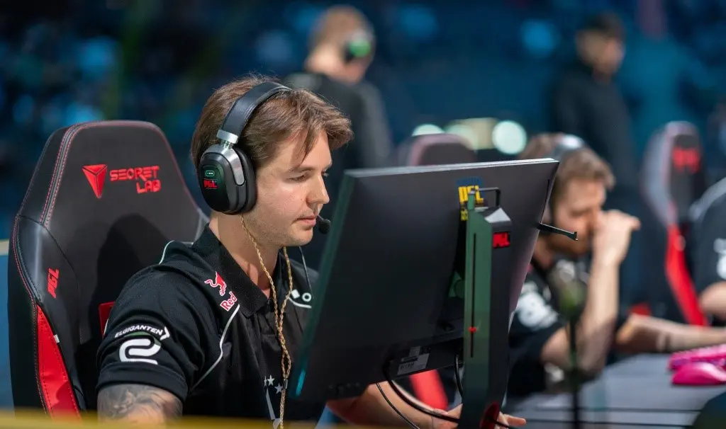 Astralis defeat Legacy 2:1 and advance to Stage 2 of ESL Pro League Season 22