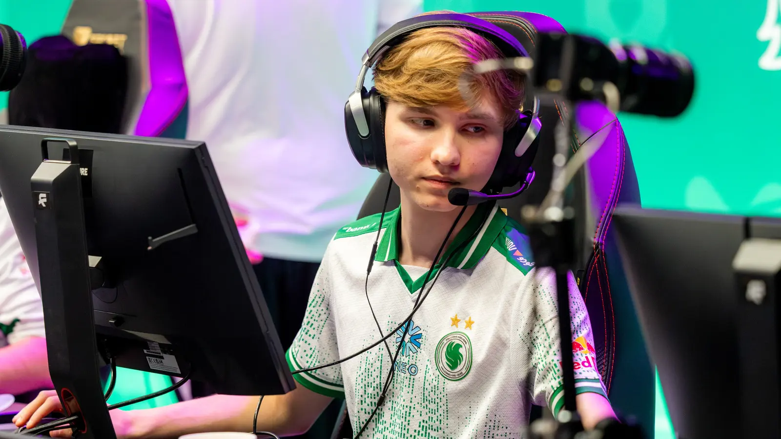 Falcons vencem 3DMAX e avançam para as semifinais da ESL Pro League Season 22