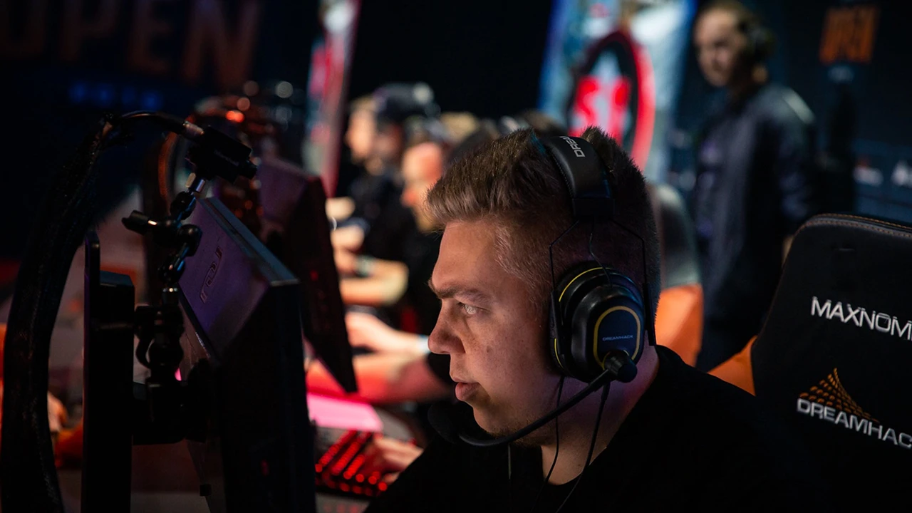 bondik hits the StatTrak limit in CS2: one million kills on his Redline and a viral post that shook the community