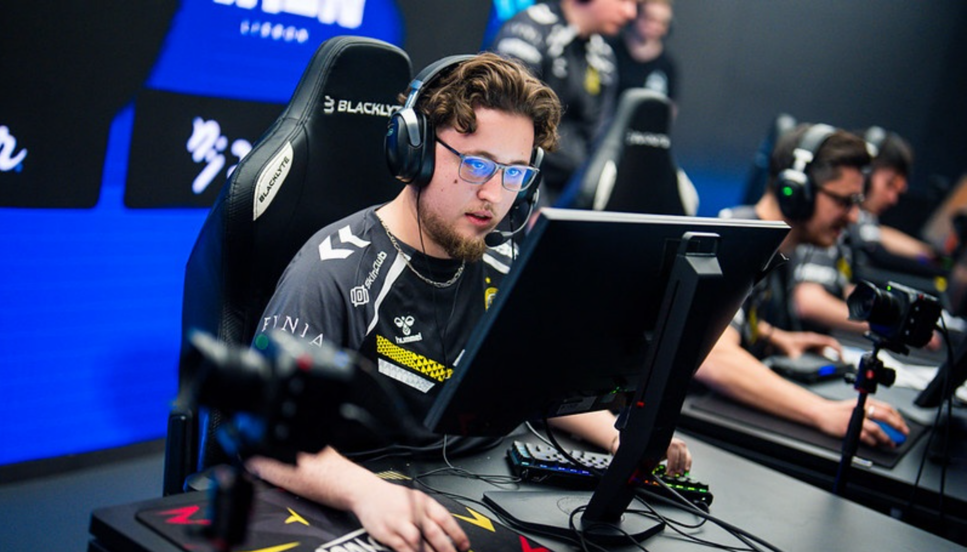 Vitality and MOUZ in Upper Semifinals of IEM Chengdu 2025