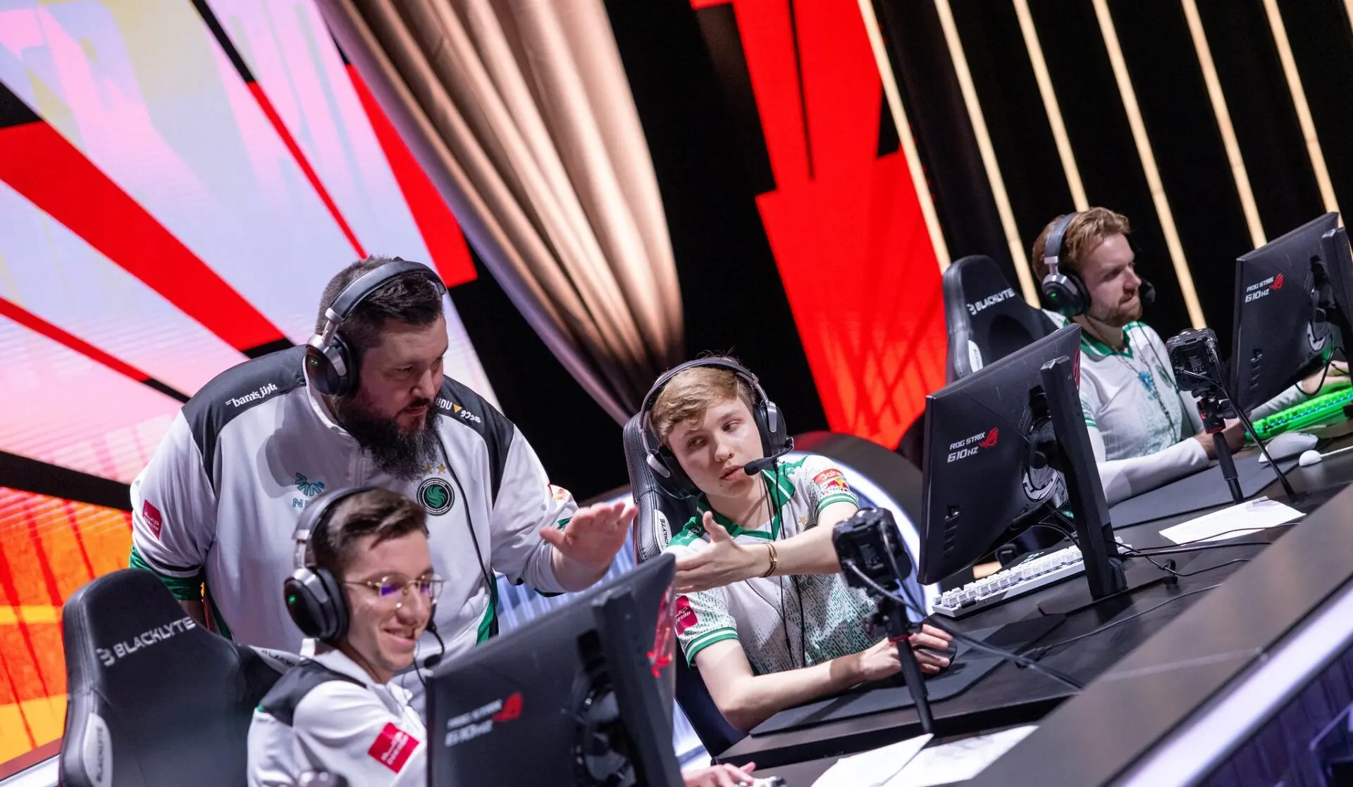 Prediction for B8 vs Falcons — StarLadder Budapest Major 2025 Stage 3