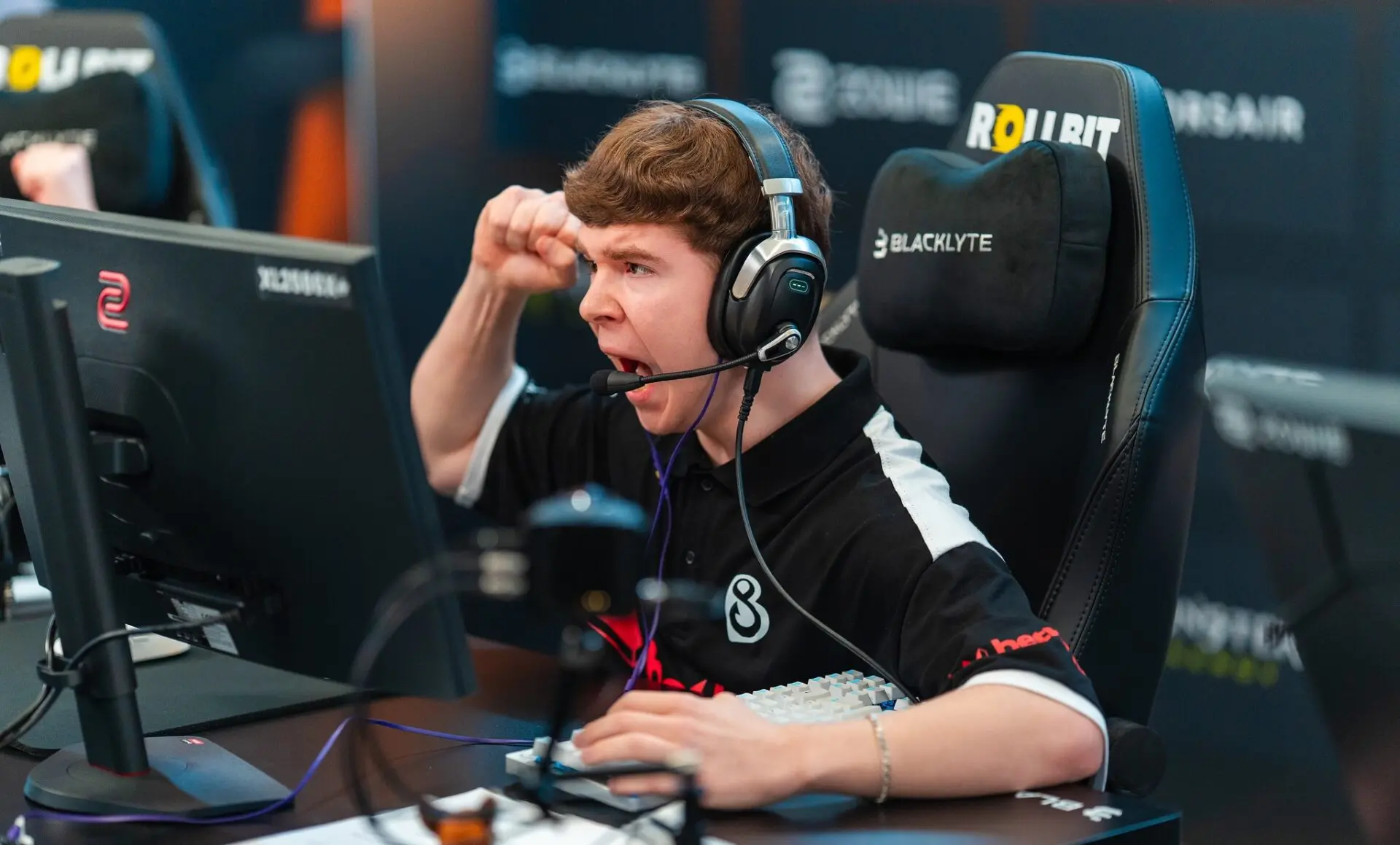 B8 confidently advance to Stage 3 of StarLadder Budapest Major 2025