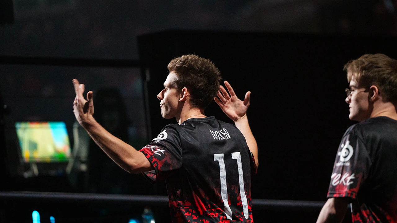 FROZEN Shows Injury After a Fight — CS2 Community Reacts with Memes and Concern