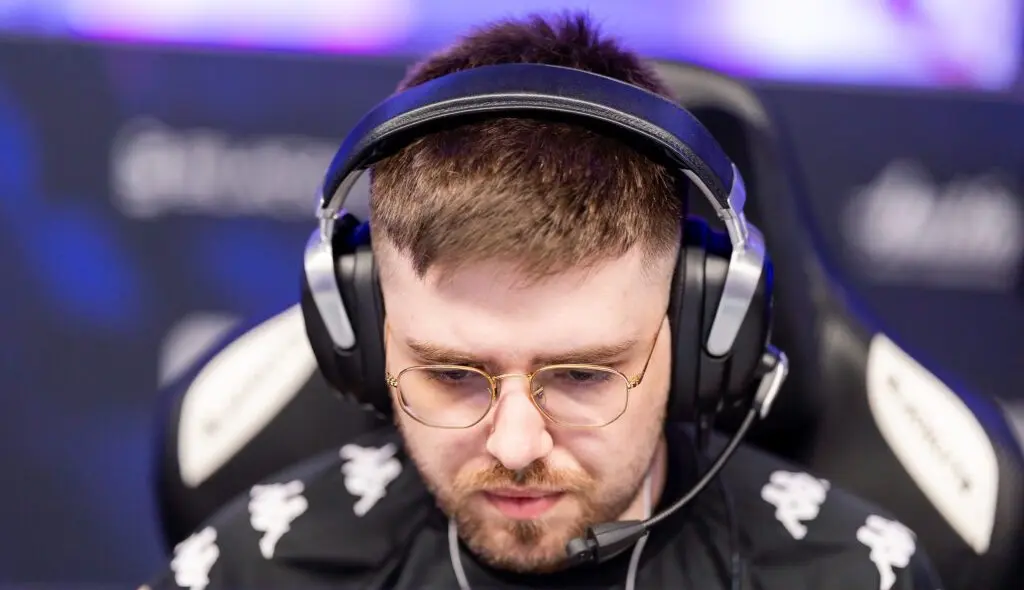 Legacy try to improve their situation after a collapse