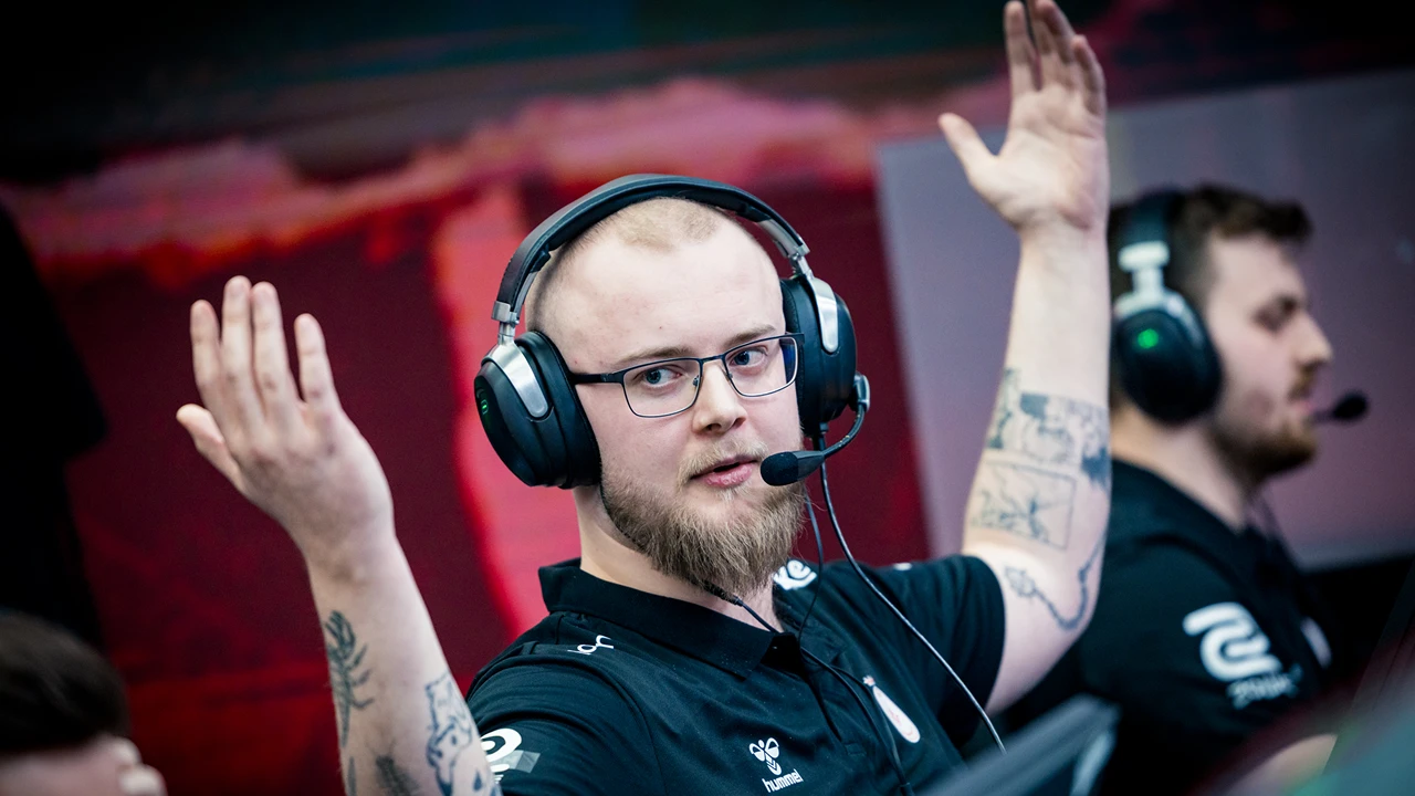 Astralis battle past FUT to claim EPL Season 23 third place