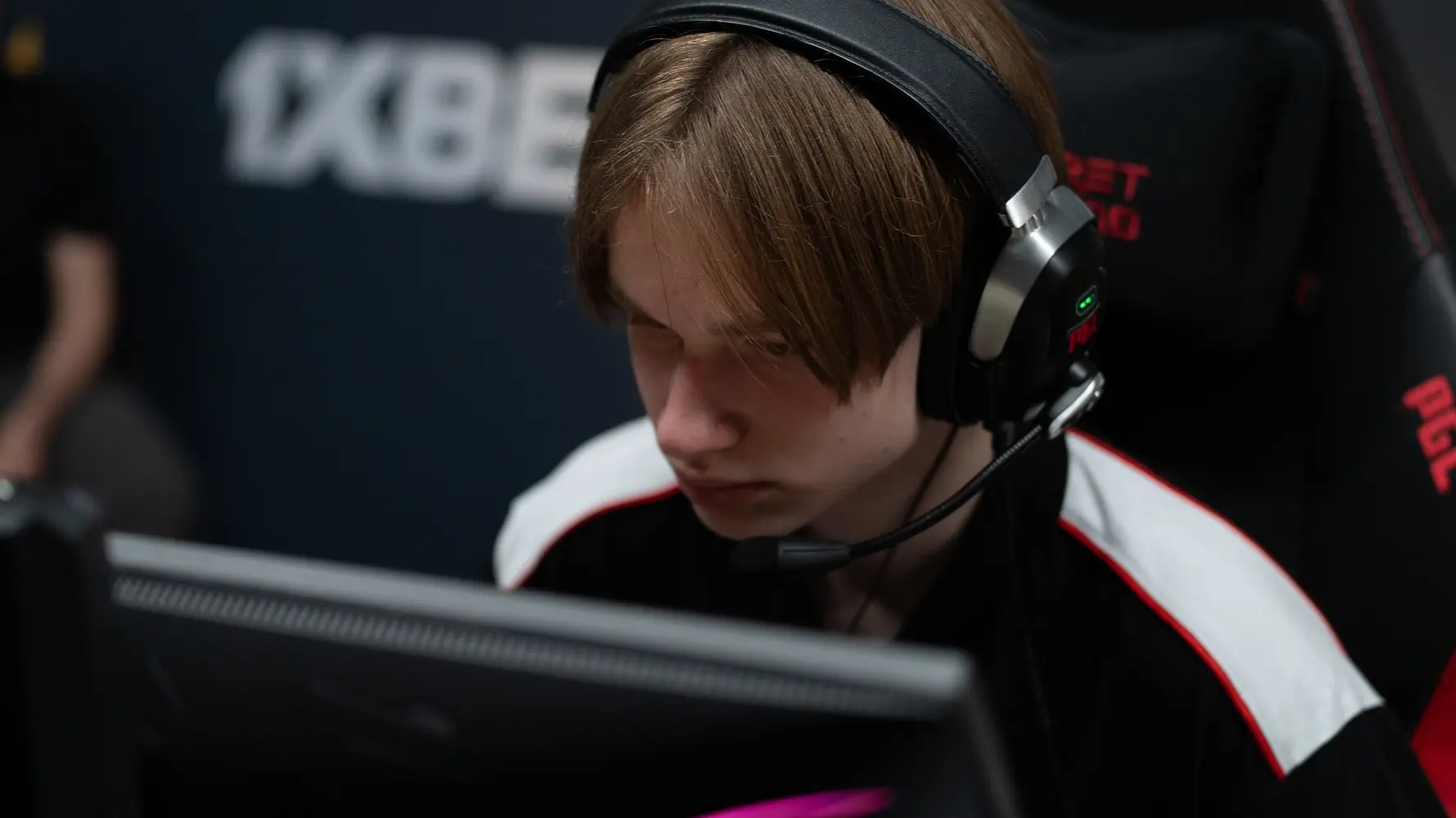 B8 defeated Legacy and advanced to the playoffs &mdash; PGL Bucharest 2026