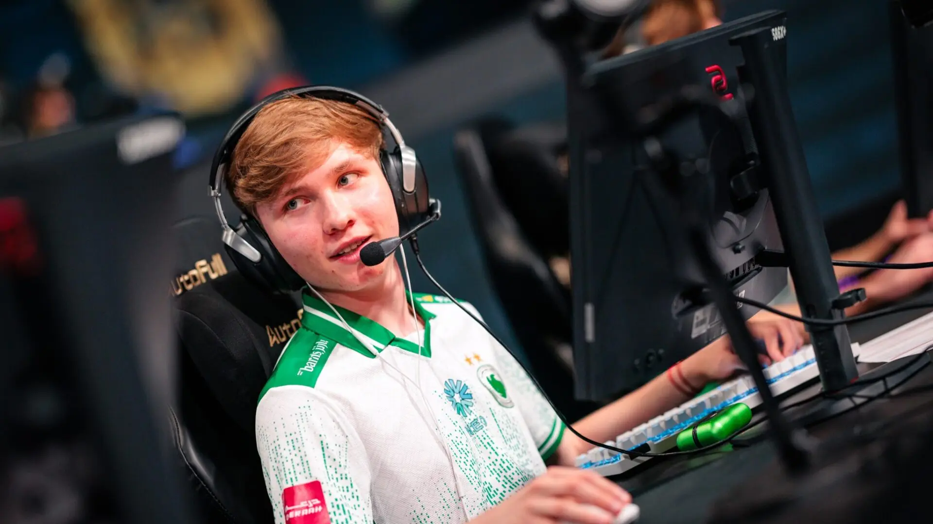 m0NESY confirms relationship with streamer mewendi after months of rumors