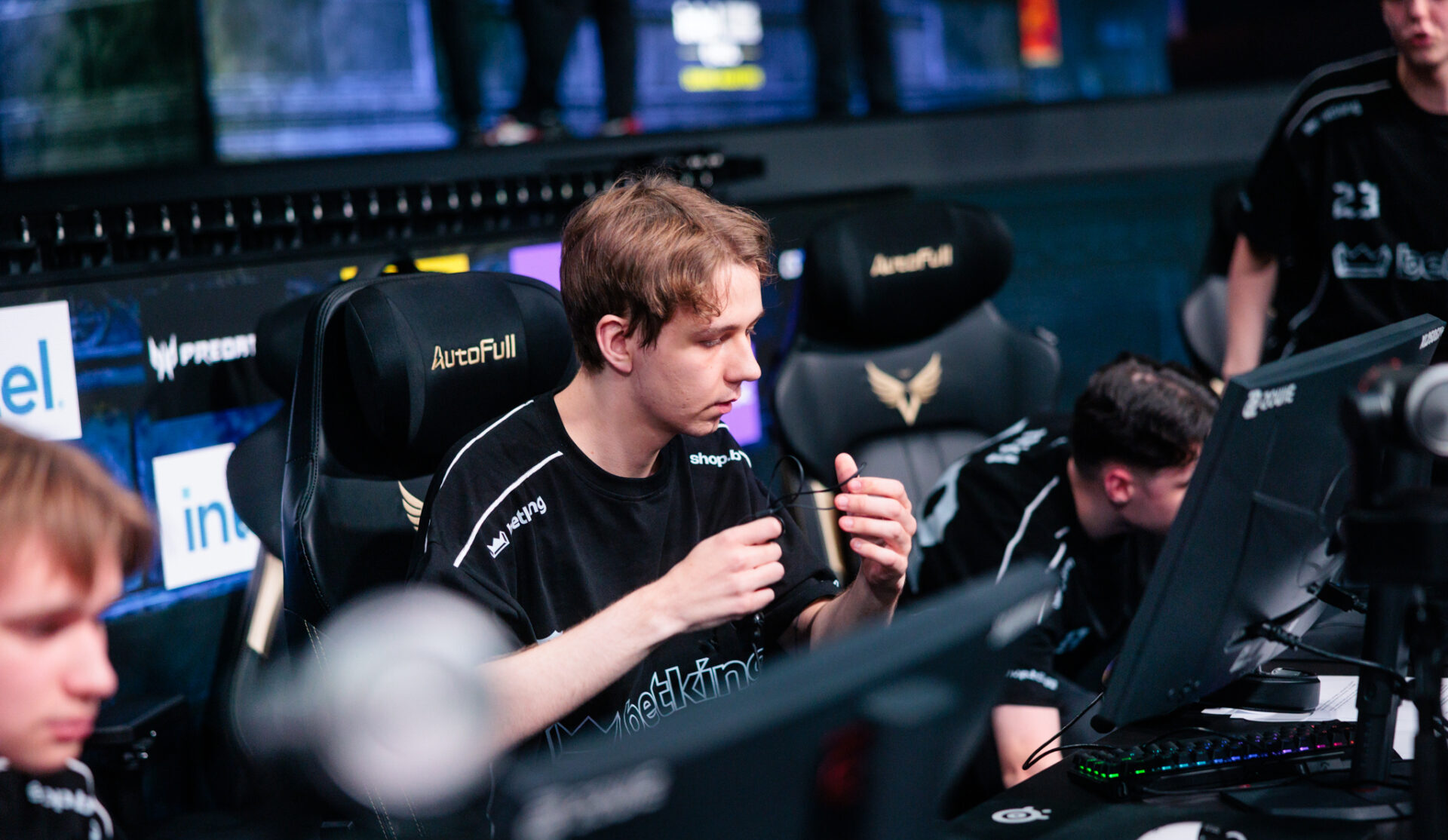 B8 Stun Vitality to Reach Esports World Cup Playoffs