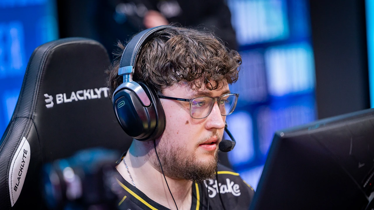 CS2 pros reveal their playtime: ZywOo and frozen reach 30,000 hours