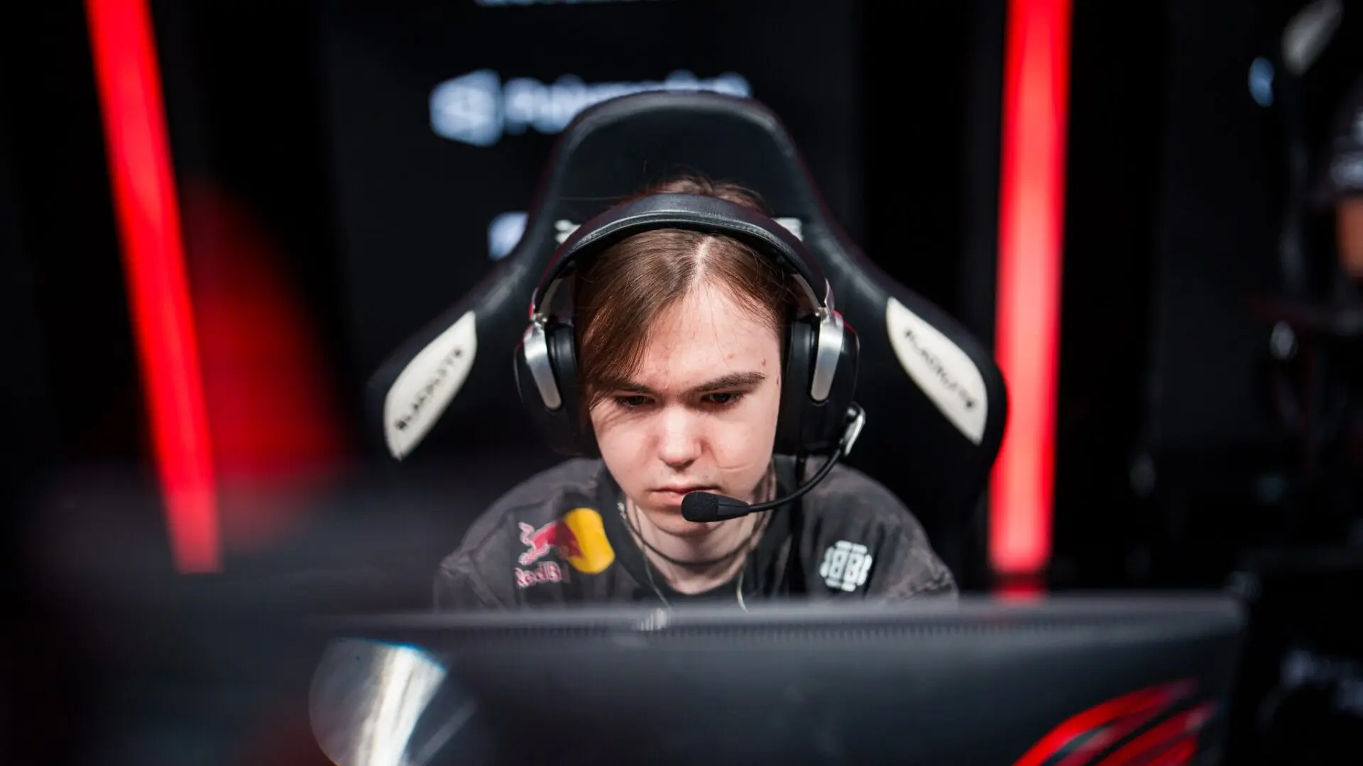 donk dipped on the LAN stage of BLAST Bounty Season 2