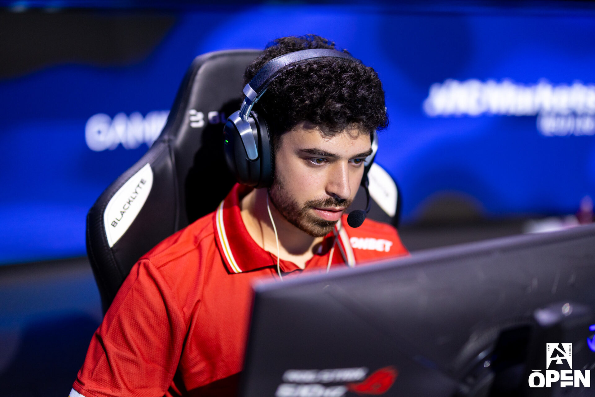 MOUZ Sweep 9z to Reach Upper Semi-Finals at BLAST Open Porto 2026