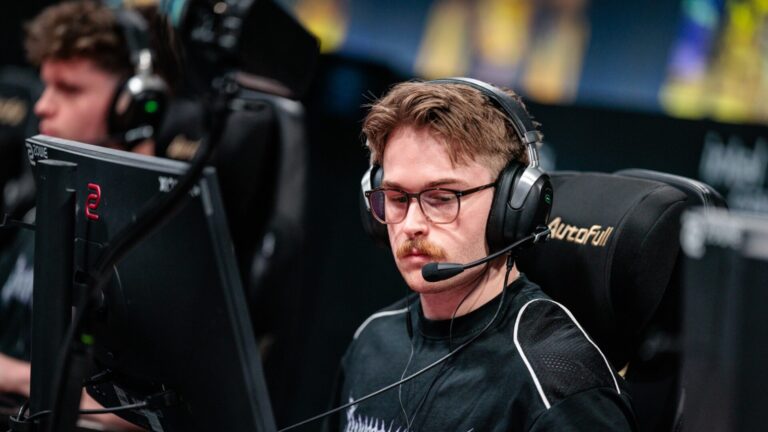 aliStair returned to FlyQuest and will become the new captain