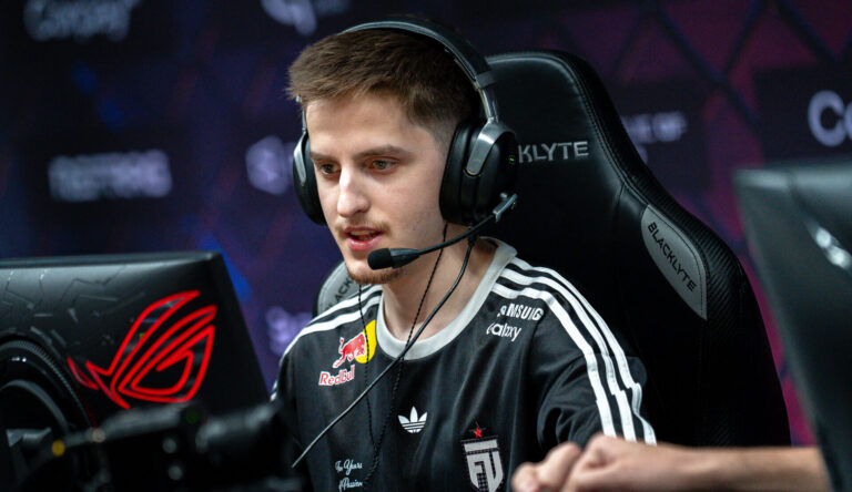 FUT Esports Renews Krabeni&rsquo;s Contract, Only cmtry Left