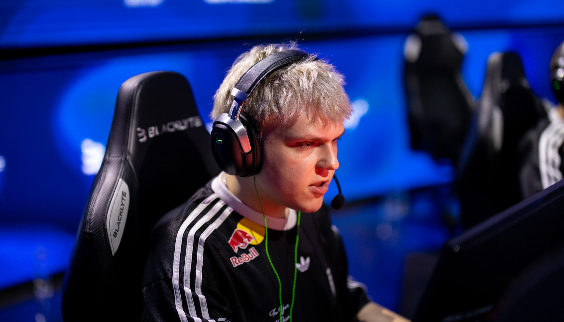 NAVI Reportedly Offered Both dziugss and dem0n, Both Said No
