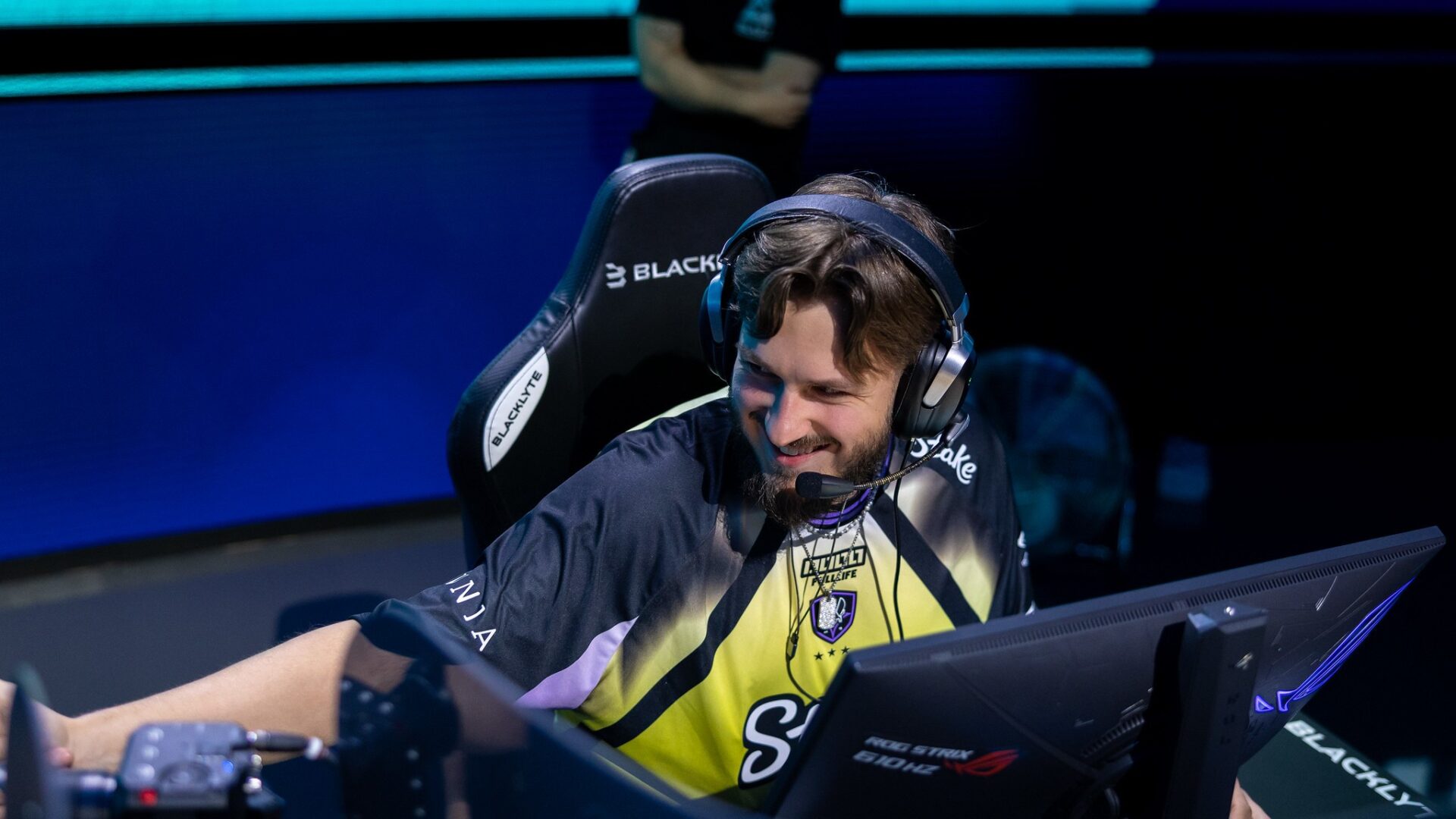 jL: &ldquo;In MOUZ, I tried to be someone I actually am not.&rdquo;