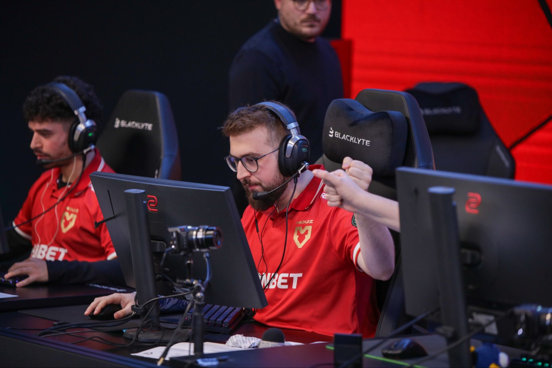 MOUZ Eliminate NAVI at StarSeries Fall 2026