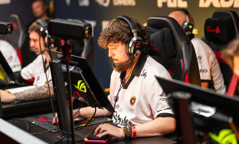 Prediction for NAVI vs Vitality at PGL Masters Bucharest 2026