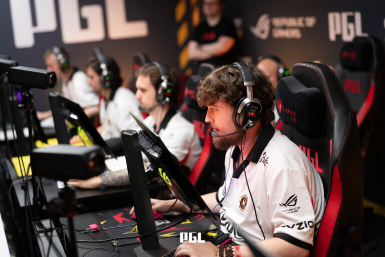 Vitality sweep NAVI to reach playoffs at PGL Masters Bucharest 2026