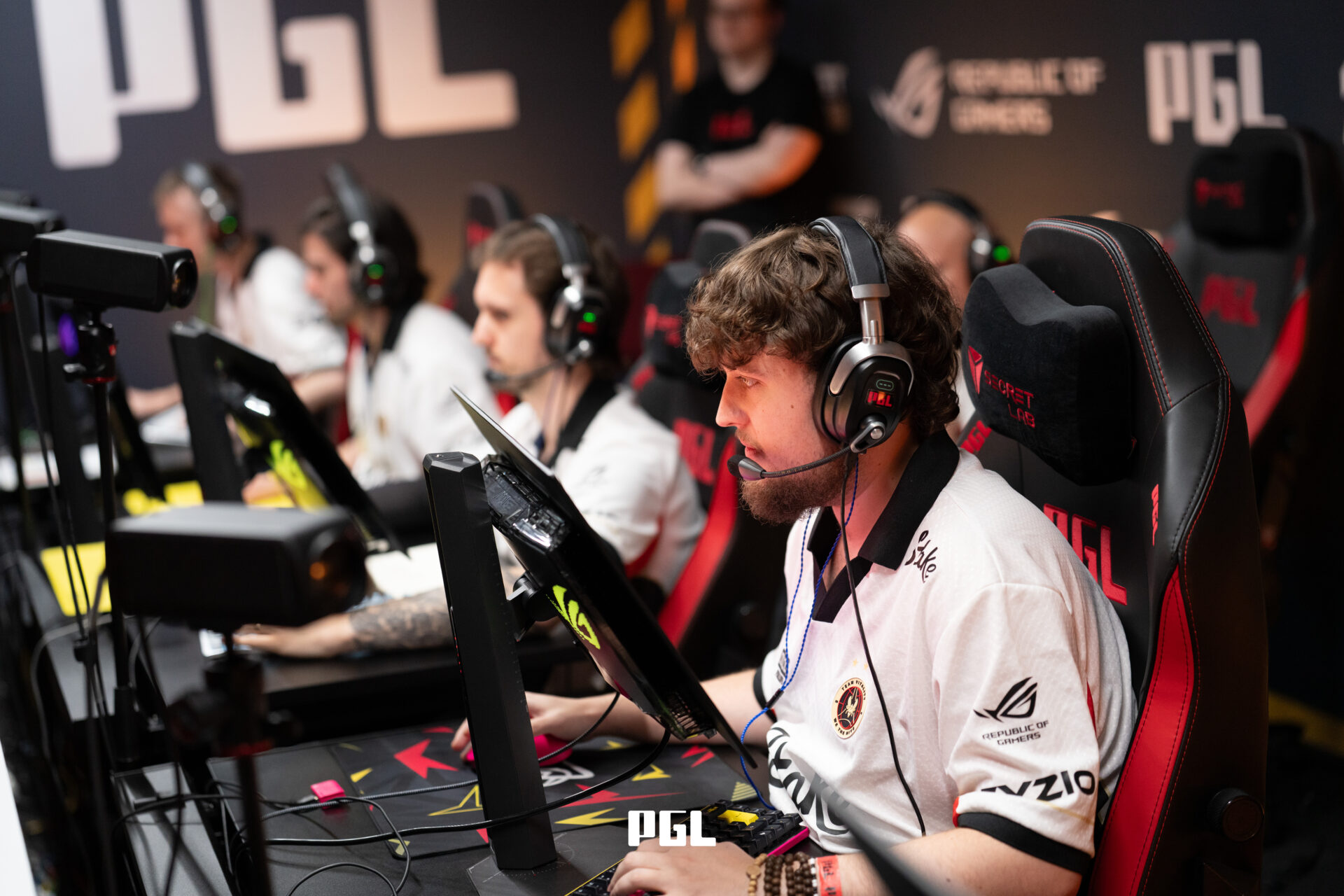 Vitality sweep NAVI to reach playoffs at PGL Masters Bucharest 2026